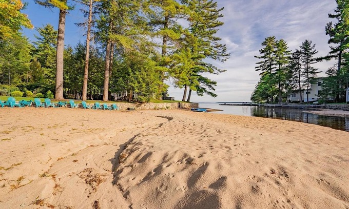 North Sebago House | Ideal Retreat for 14: Beach Access with Scenic Dock