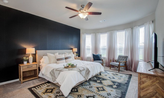 Klein House | Spacious 6 Bedroom House with Pool Table & Pet-Friendly Yard