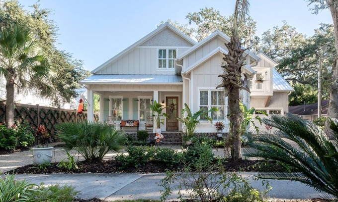 Saint Simons Island House | Spacious Retreat with Private Pool, Steps from Village!