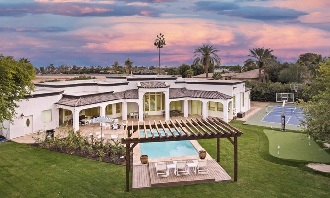 Paradise Valley Villa | Experience Farrier by AvantStay: 7BR Mediterranean Escape