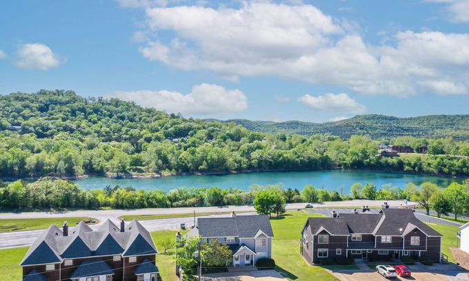 Holiday Island Condo | Summer Getaway: Ideal for 19, Steps from Water & Marina