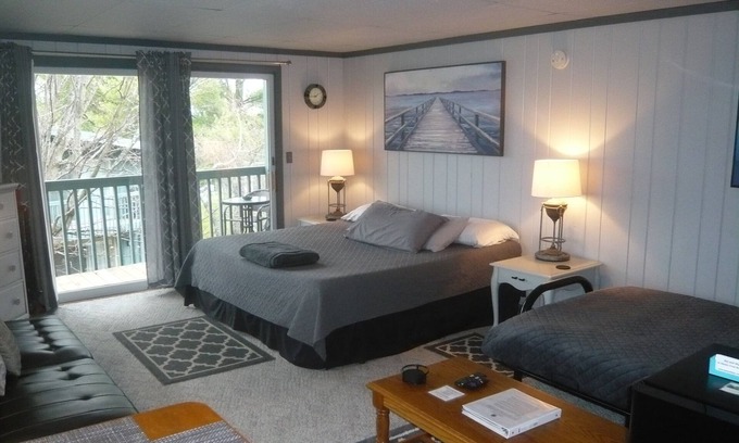 Bellaire Apartment | Cozy Retreat for 2-6 with Pool, Spa & Pet-Friendly Vibes