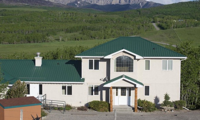 Division No. 3 Villa | Family-Friendly Getaway: Whole House Near Waterton