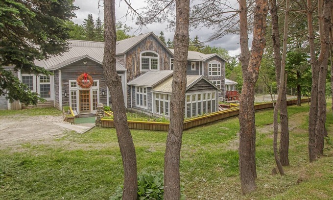 West Dover House | Inviting Retreat with Indoor Pool & Spa at Mount Snow
