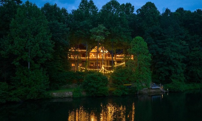Ellijay Cabin | Explore a 10/10 Rated Lodge by a Private Lake Retreat