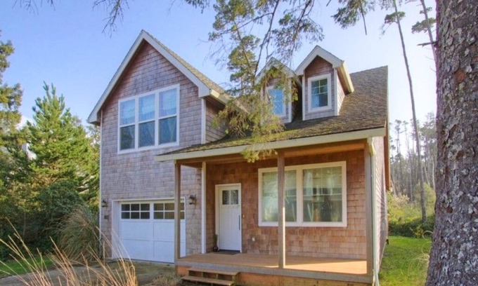 Manzanita House | Family-Friendly Getaway: Steps from the Beach with Ocean View