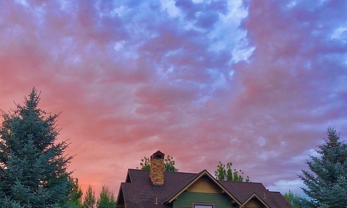Eagle House | Cozy Winter Lodge: Rated 10/10 with Spa & Hot Tub Access