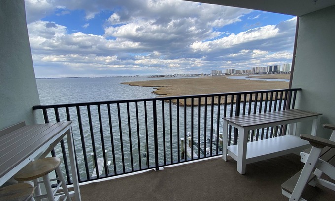 North Ocean City Condo | Experience Oceanfront Bliss with Pool & Sunset Views