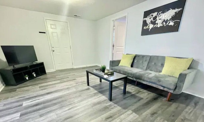 Franklin House | Sleeps 6! Newly Remodeled 1bd/1ba Apt in Franklin!