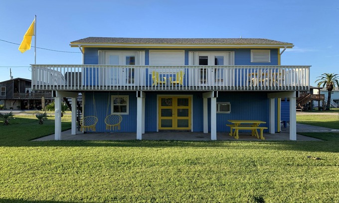 Jamaica Beach Cottage | Family-Friendly Home: Steps to Beach with Ocean Views