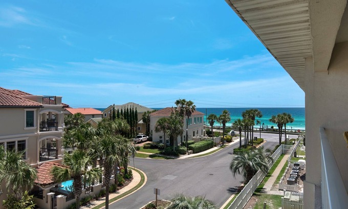 Miramar Beach Condo | Experience a Private Beach Getaway with Pet-Friendly Perks