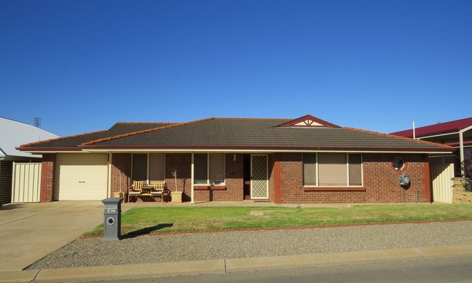 Wallaroo House | Spacious Marina Cove Retreat: Walk to Ale House, Sleeps 8