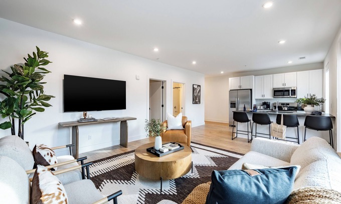 Nashville House | Sleeps 90 | Brand New Modern Condos | The Heights