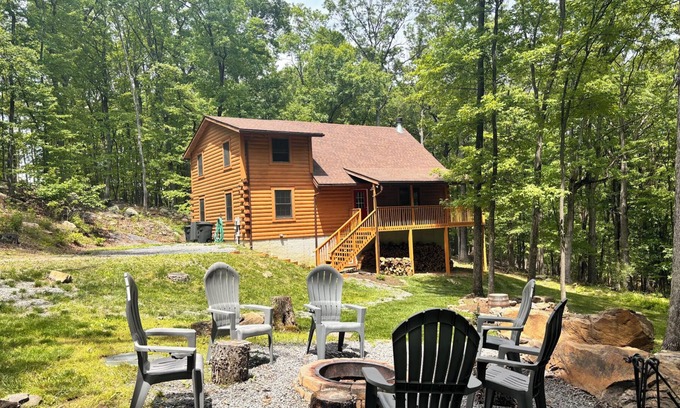 Berkeley Springs Cabin | Sleepy Creek Cabin: Top-Rated Retreat with Firepit & Porch