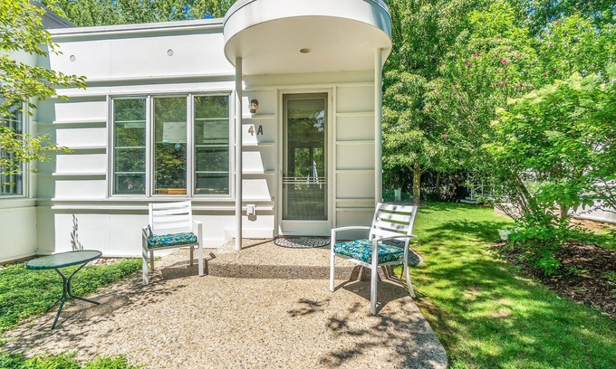 South Haven Cottage | Discover Cottage 4A at Sleepy Hollow Beach Resort