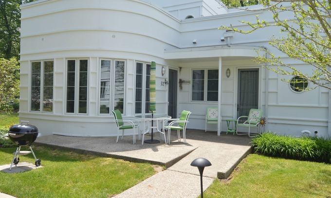 South Haven Condo | Gateway 52 at Sleepy Hollow Beach Resort: Ocean View Bliss