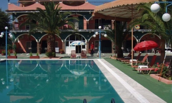 Vassilatika Apartment | Tranquil Studio for 4 with Shared Pool Near the Beach