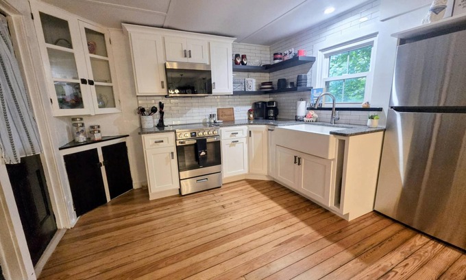 Mount Gretna Heights Cottage | Charming Mount Gretna Cottage with Pool and Ocean Views
