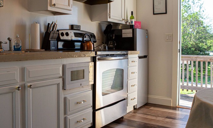 Ste Genevieve House | Heavenly Family Retreat with Kitchen & Top Guest Ratings
