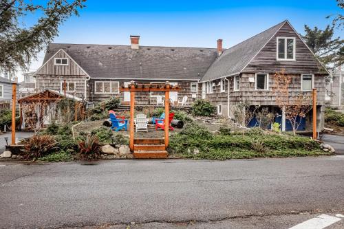 Seaside House | Unwind at Slice of Life: Pet-Friendly & Family Approved