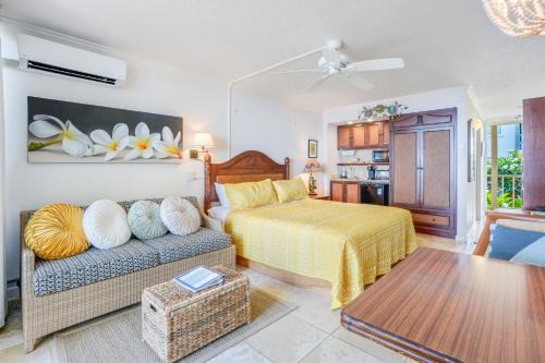 Wailua Apartment | Oceanfront Studio at Islander on the Beach with Hot Tub
