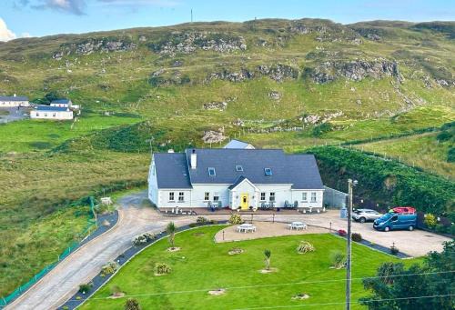 Carrick Bed & Breakfast | Oceanfront Slieve League House B&B with Hot Tub & Views