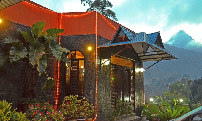 Nallathanniya Hotel | Budget-Friendly Stay at Slightly Chilled Yellow House