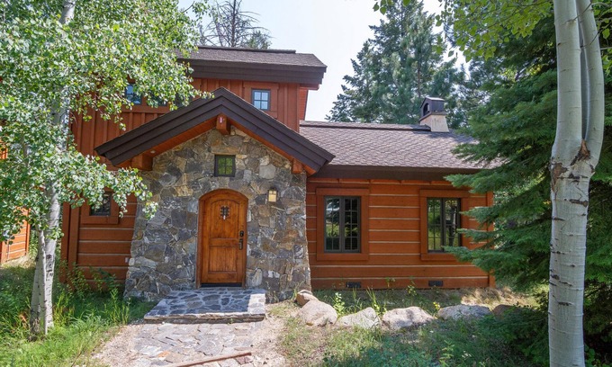 Tamarack Cottage | Inviting Slippery Slope Cottage at Tamarack Resort