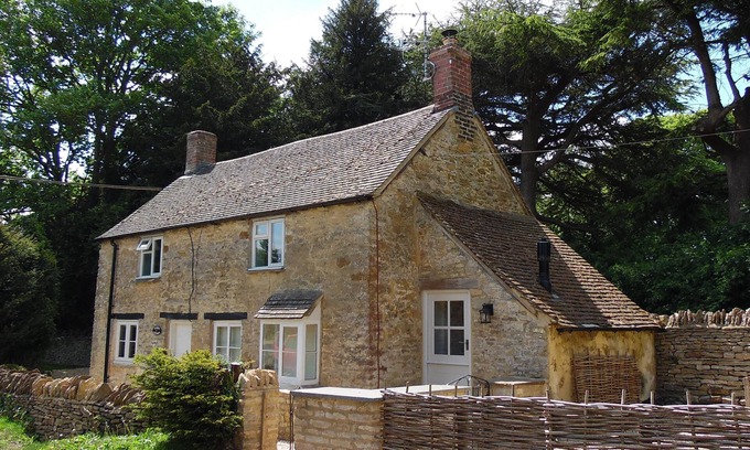 Whichford Cottage | Discover Sloe Manor Cottage - Family-Friendly Getaway