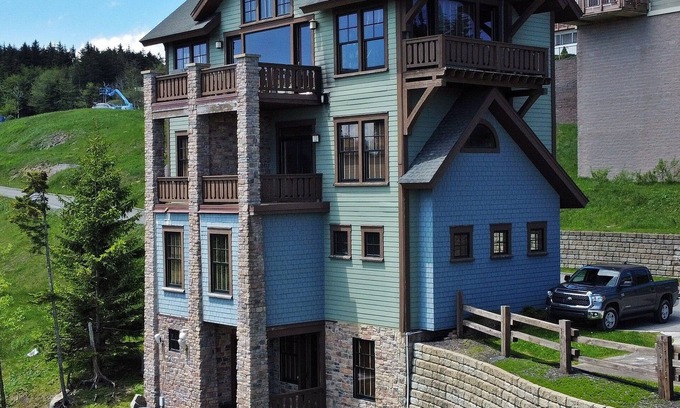 Snowshoe House | Majestic Mountain Top Estate: 8 Br. Slopeside Retreat