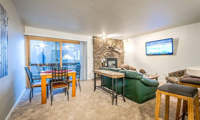 Steamboat Springs Condo | Inviting Remodeled Steamboat Condo with Hot Tub & Pool