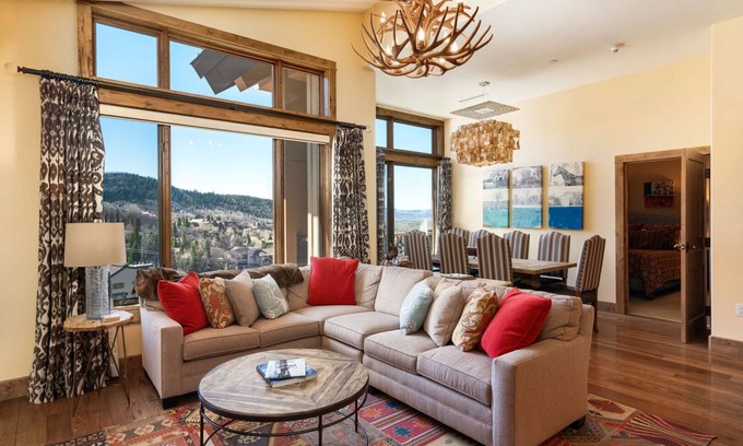 Steamboat Springs Condo | Edgemont Slopeside Retreat: Ski In/Out with Top Amenities