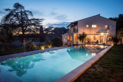 Saint-Chamas Villa | Inviting Villa with Private Heated Pool in Saint-Chamas