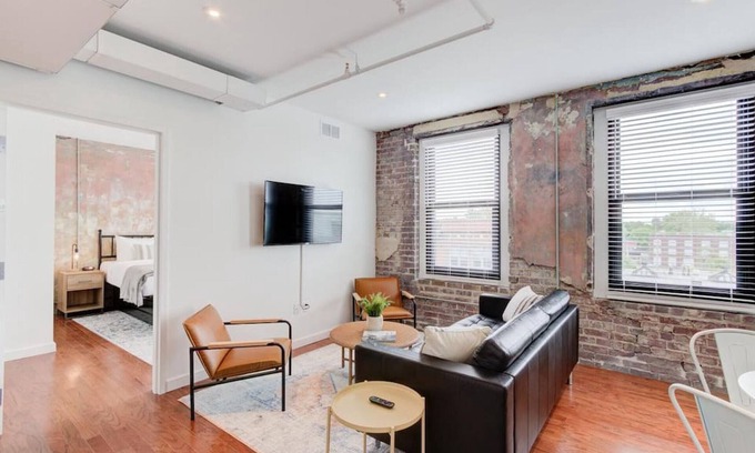 South Main Historic District Apartment | Historic Vibe at SM 301 on Main St - Rated 9.4/10!