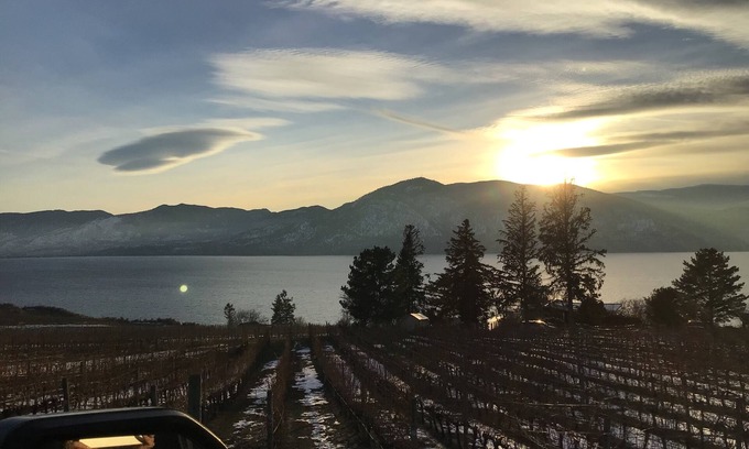 Okanagan-Similkameen House | Discover Wine Country Bliss with Spa & Pet-Friendly Amenities