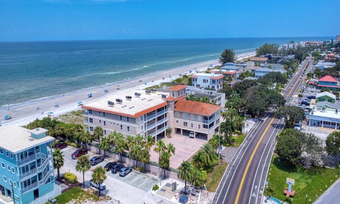 Independence Square Condo | Beachfront Oasis: Oceanside Condo with Ocean Views & Pool