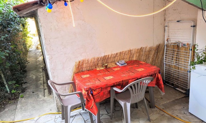 Route d'Arles Apartment | Cozy Studio with Ocean View, Close to Nîmes Center