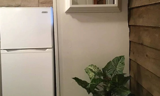 Mattoon Apartment | Small 3 room suite for one