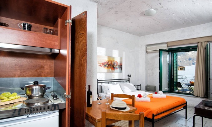 Limenas Chersonisou Apartment | Mountain View Studio with Spa and Breakfast Included
