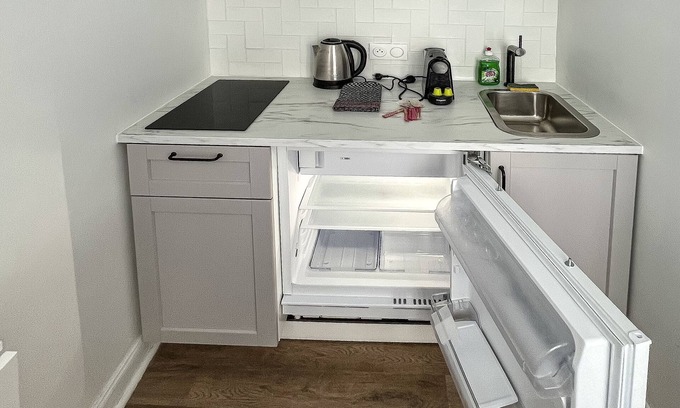 Hincmar House | Historic Cathedral House with Kitchen & Breakfast Included