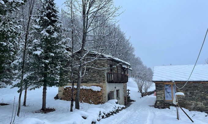 Frassino Cabin | Charming Chalet Retreat in Scenic Oceanfront Hamlet