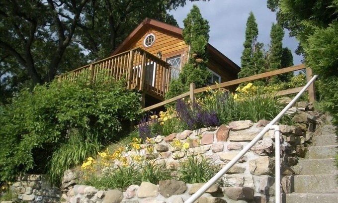 Stoughton Cottage | Cozy Cottage with Breathtaking Lake Views & Pool Access