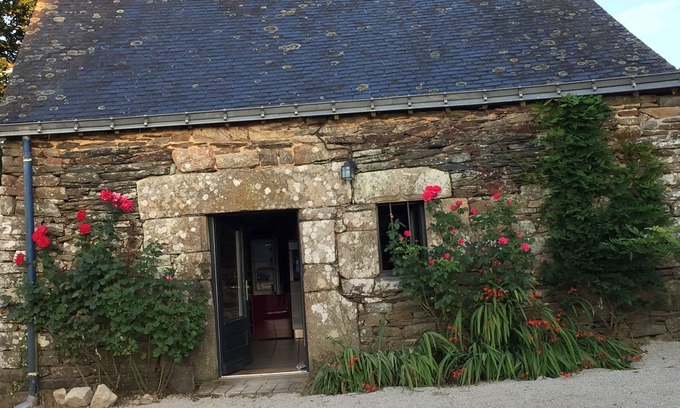 Plumelec House | Charming Stone House Retreat with Ocean View and Kitchen