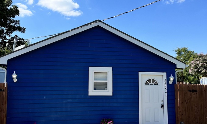 Rowlett House | Charming Cozy House with Breakfast & Pet-Friendly Stay