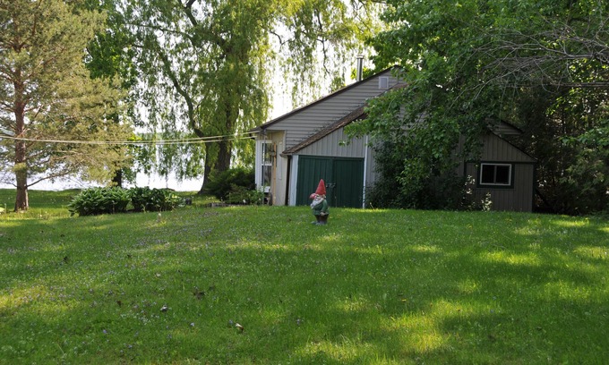 Selwyn Cottage | Cozy Waterfront Cottage for Small Families or Couples Retreat