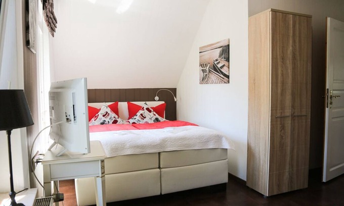 Buckow Ski Chalet | Small and very individual chalet with a special charm right on the lake.
