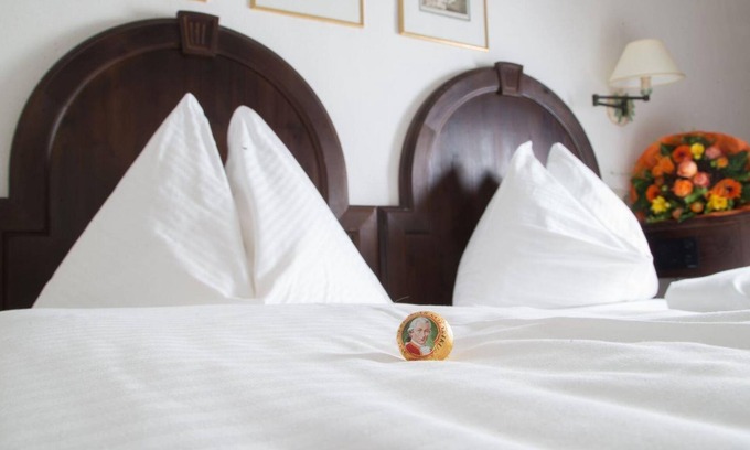 City Centre Salzburg Hotel | Cozy Double Room with Shower at Altstadthotel Stadtkrug