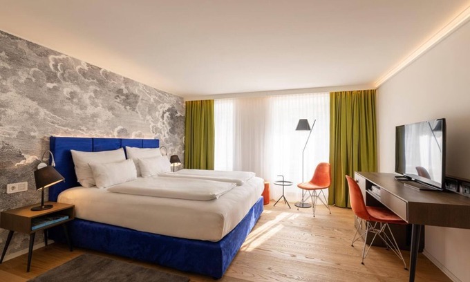 City Centre Salzburg House | Cozy Double Room with Scenic Old Town Views - Hotel Stein