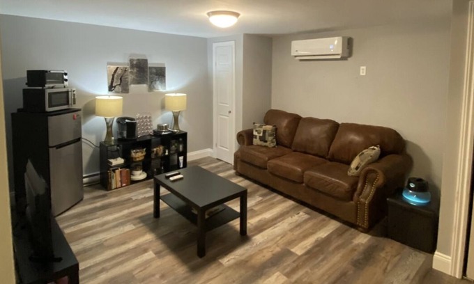 Dartmouth Apartment | Small Escape