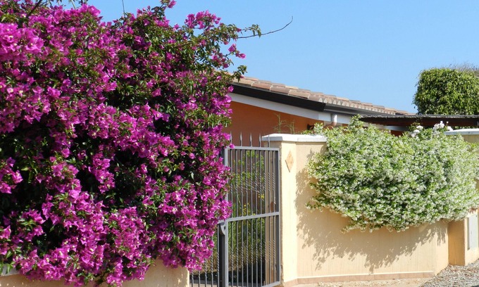 Torre di Bari House | Cozy Retreat with Garden, Steps from the Beach & Pool